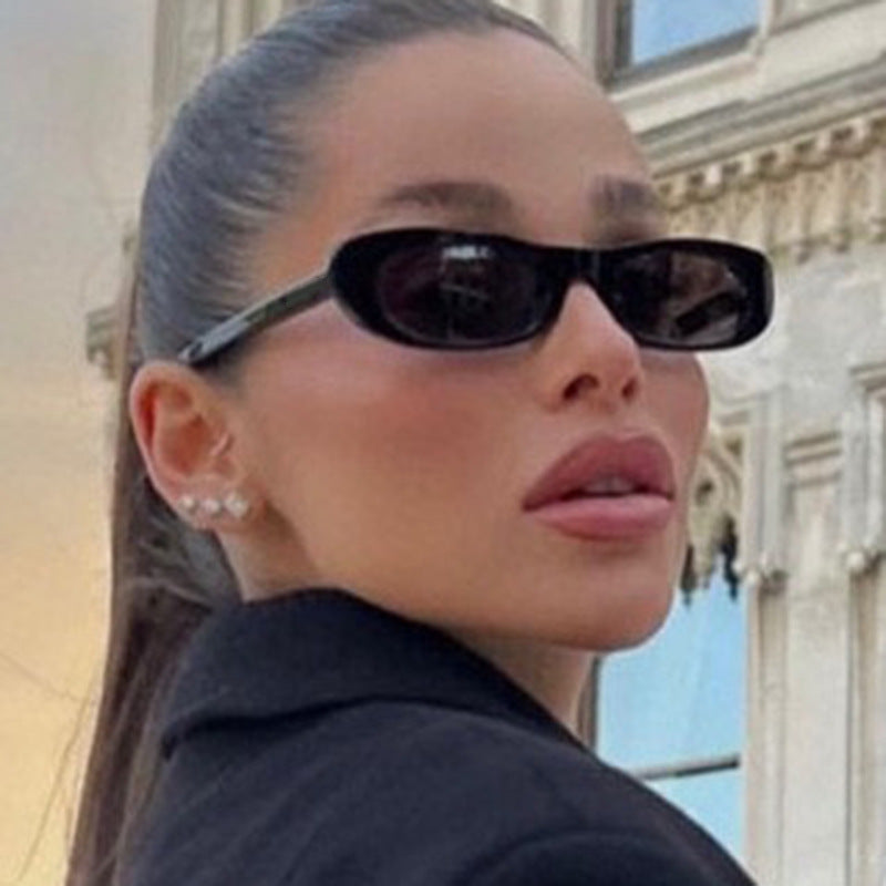 Dame moteriktig solbrille i elegant cat-eye stil Skanto