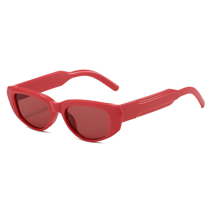 Dame moteriktig solbrille i cat-eye stil med eksentrisk silhuett Skanto