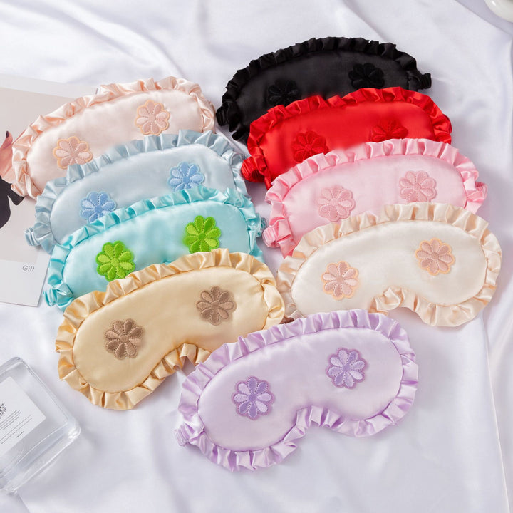 Dame nan brodert satinsovemaske med rynket volangkant og myk polstring Skanto