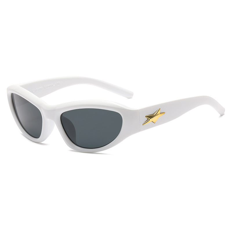 Dame moteriktig solbrille med stilig kattøy-design Skanto