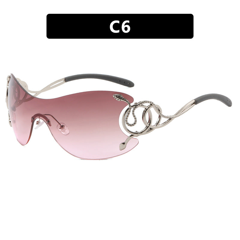 Dame futuristisk solbrille med lekent design Skanto