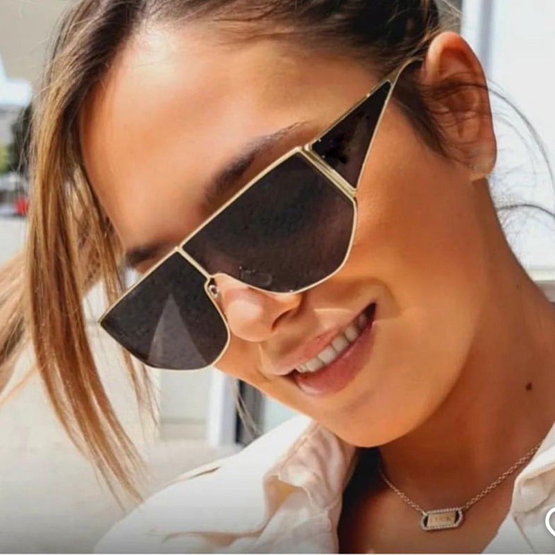 Women's trendy oversized sunglasses with striking geometric design Skanto