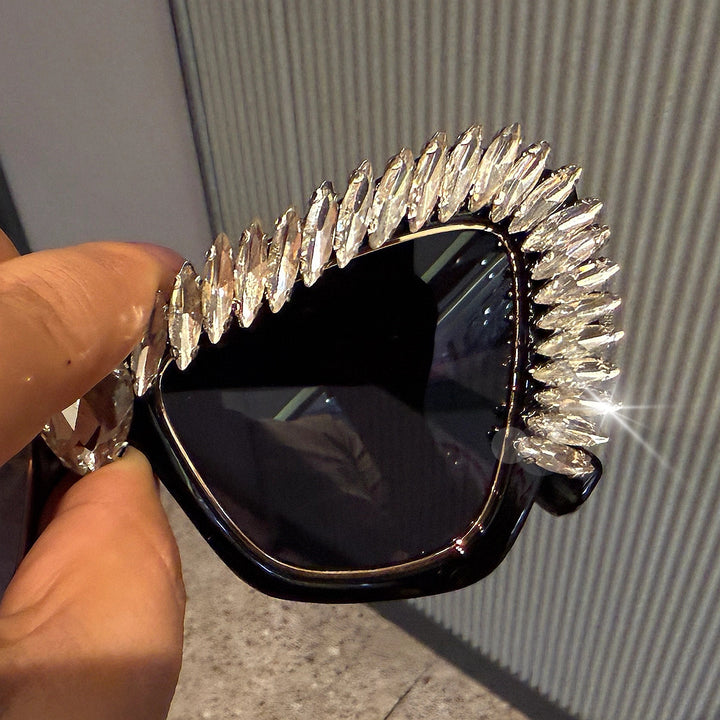 Damer ekstravagant Cat-Eye-solbrille med glitrende krystallspisser Skanto