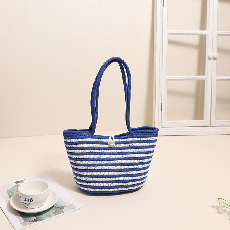 Trendy handbag with stylish stripes Skanto