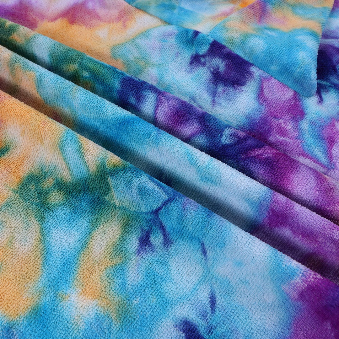 Dame Fleece-Poncho med hette og fargerikt tie-dye-design Skanto