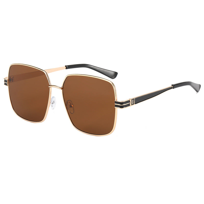 Dame moteriktig firkantet brille med filigran metallramme Skanto
