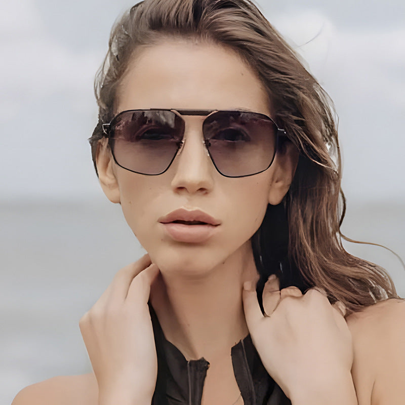Women's sunglasses in modern, geometric design with robust metal frame Skanto