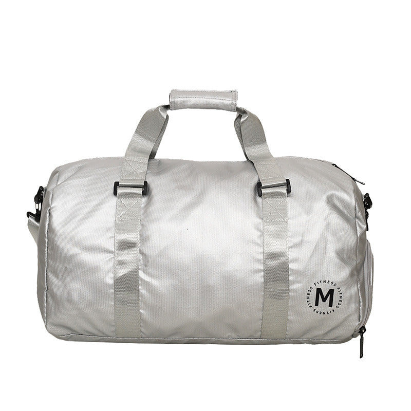 Sportslig fitness duffelbag med robust materiale og intelligent romdesign Skanto