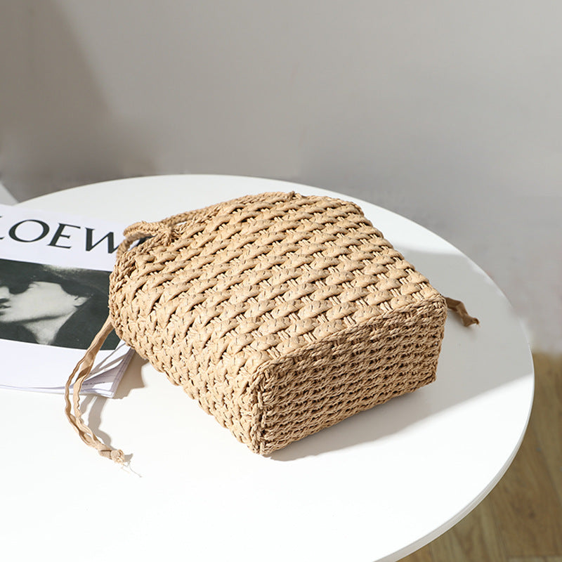 Handmade straw bag with adjustable lining Skanto
