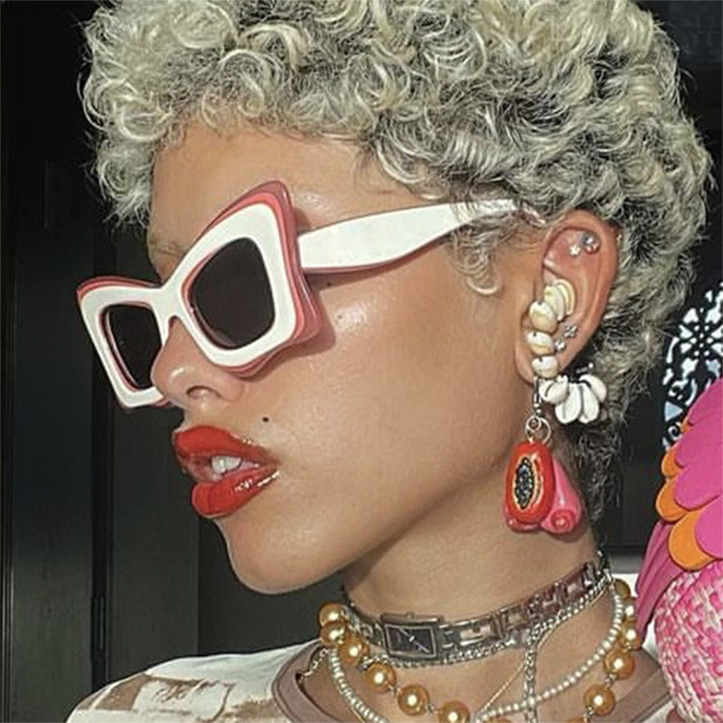 Women's oversized sunglasses in extravagant design Skanto