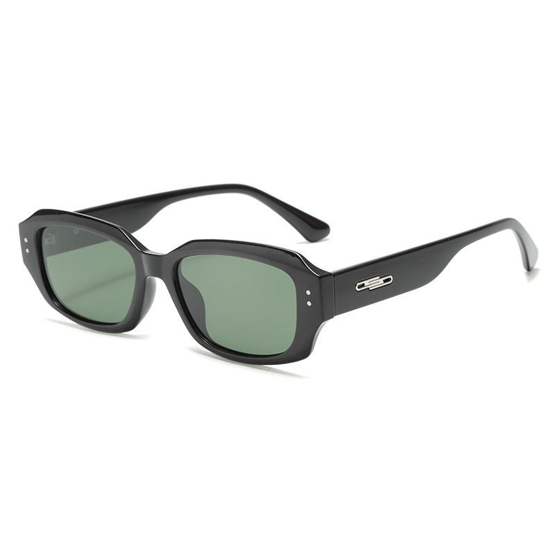 Dame trendy firkantet solbrille med innovativ gjennomsiktig ramme Skanto