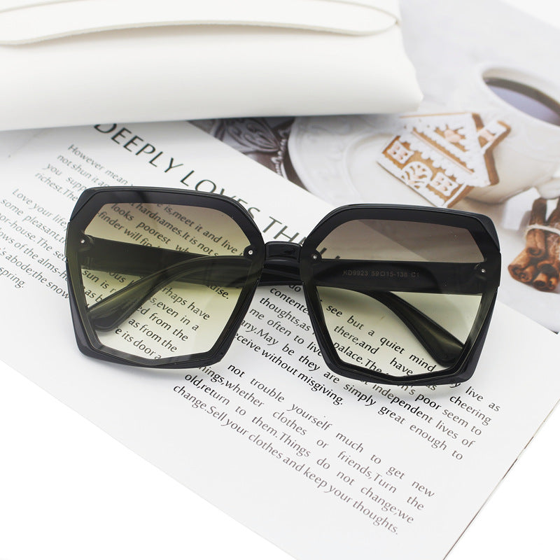 Dame Designer-solbrille i elegant hexagon-design Skanto