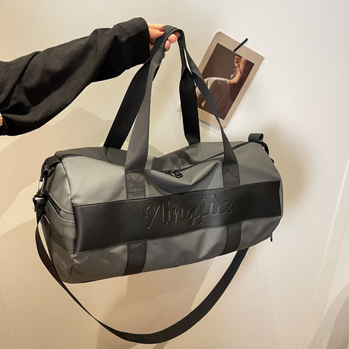 Sportslig reiseveske med robust og vannavvisende materiale Skanto