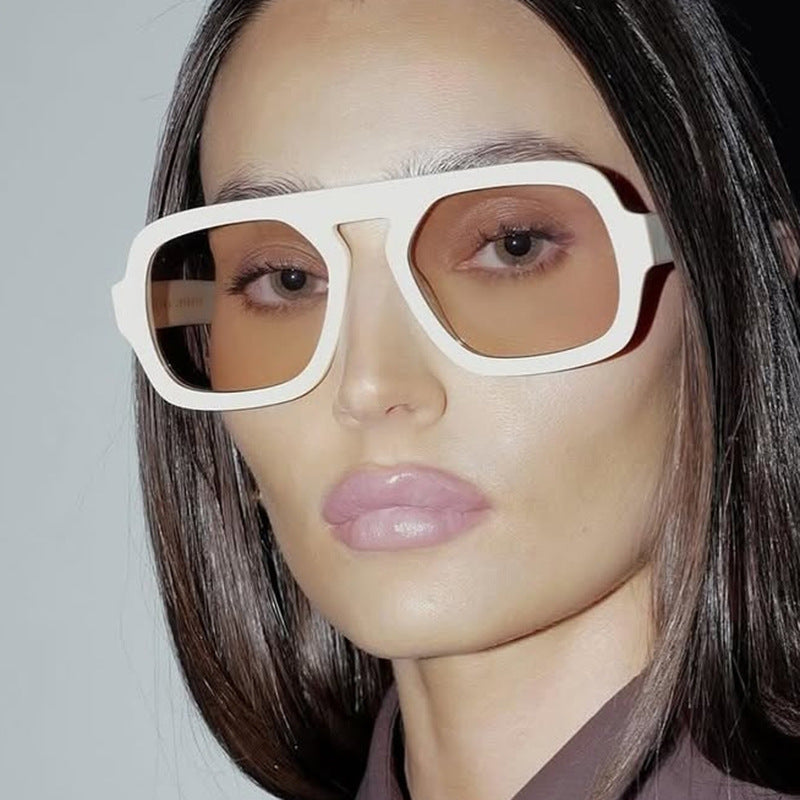 Women's Fashionable Sunglasses in Modern Retro Style Skanto