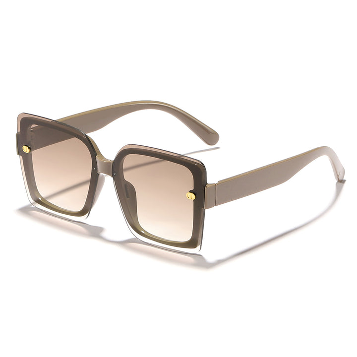 Dame moteriktig solbrille med kvadratisk design og høykvalitets ramme Skanto