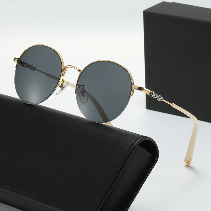 Dame rund solbrille med elegant metallramme og komfortable nesepads Skanto