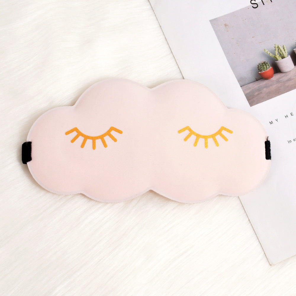Dame med søte sky søvnmaske laget av minneskum med ergonomisk polstring og justerbart elastisk bånd Skanto