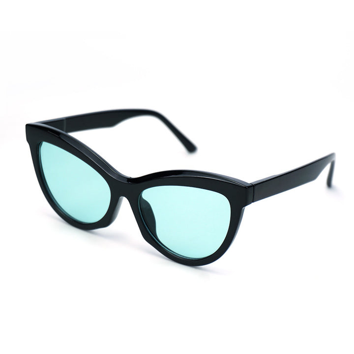 Damer Cat-Eye solbriller med moderne, konturert ramme Skanto