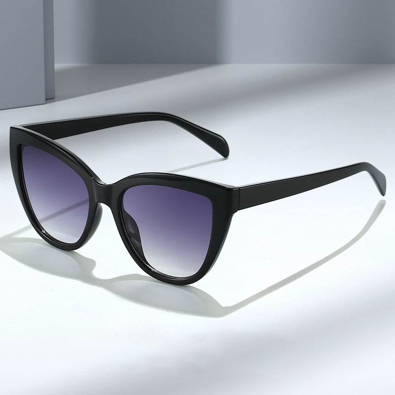 Dame Cat-Eye solbriller med transparent ramme og UV-beskyttelse Skanto
