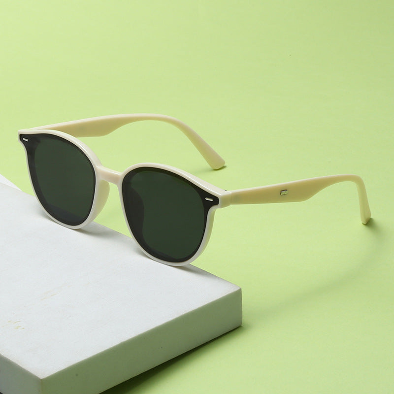 Dame Motemessig Solbrille med trendy, rund ramme og UV-beskyttelse Skanto