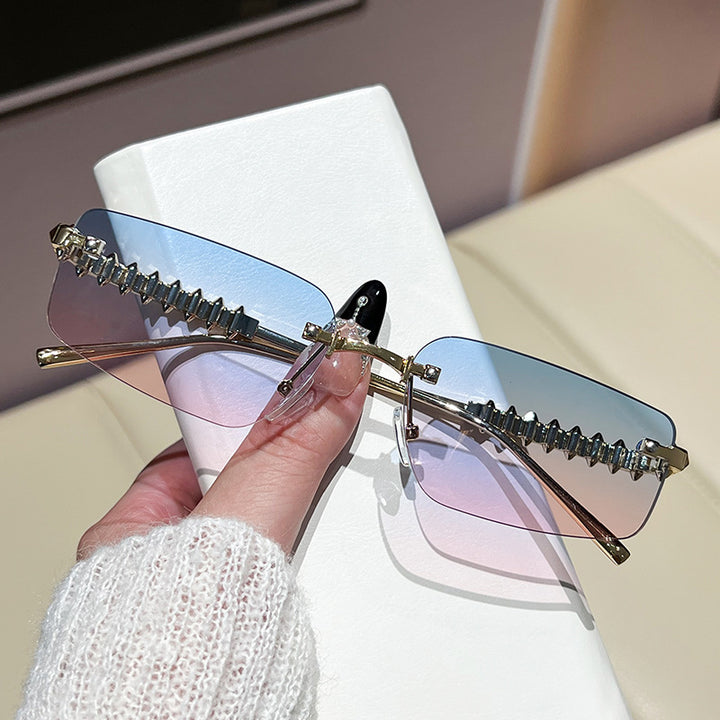 Dame elegant og moteriktig brille Skanto