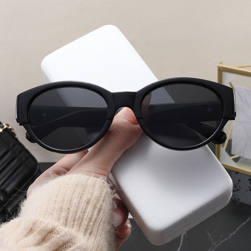 Dame Cat-Eye solbriller med eksotisk design og robust ramme Skanto