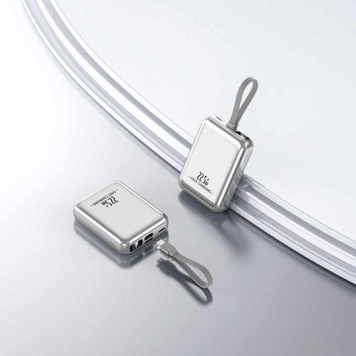 Bærbar powerbank med kompakt design og innebygd hurtiglading Skanto