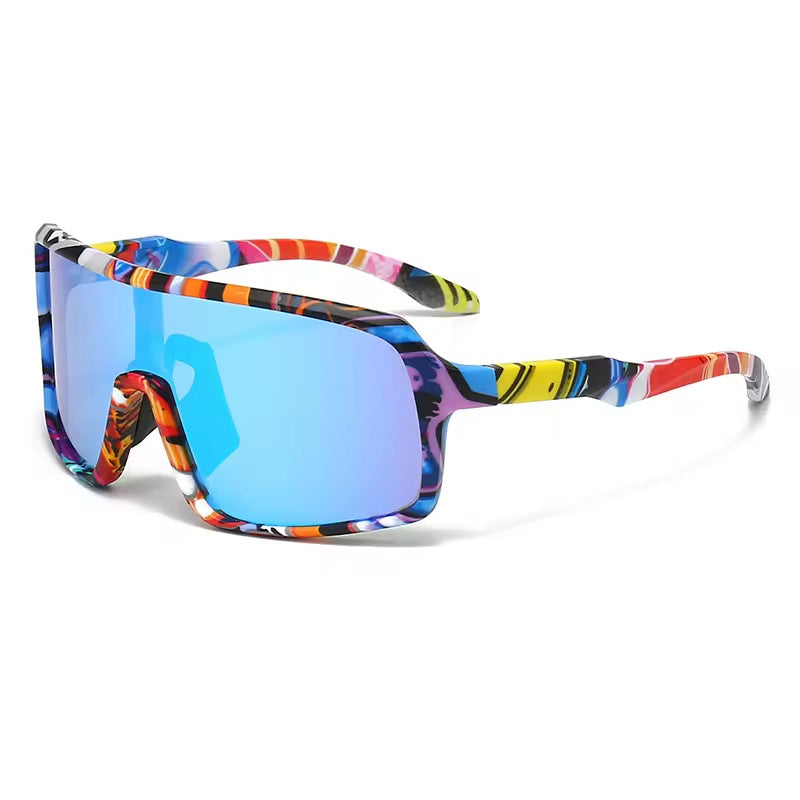 Dame fashion solbrille i futuristisk design med store glass Skanto