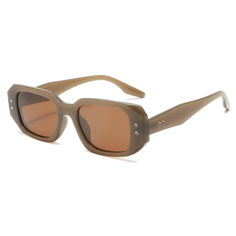 Dame moteriktig oversized solbrille med stilig ramme og UV-beskyttelse Skanto