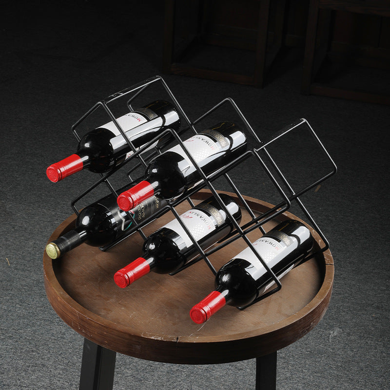 Unisex vinrack laget av svart metall Skanto