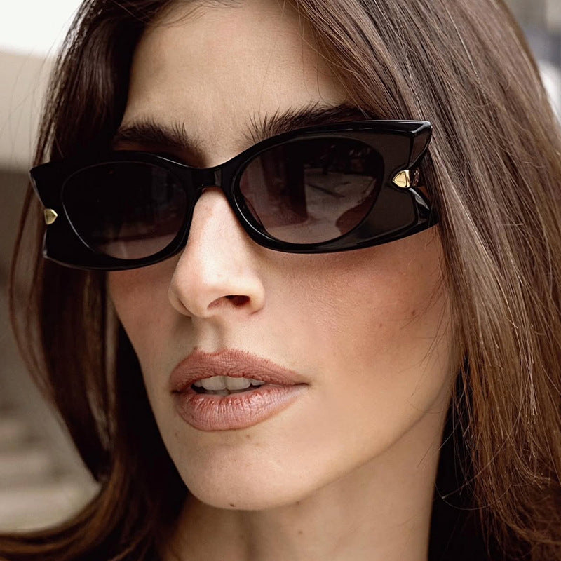 Women's Cat-Eye Sunglasses with Stylish Metal Detail and UV Protection Skanto