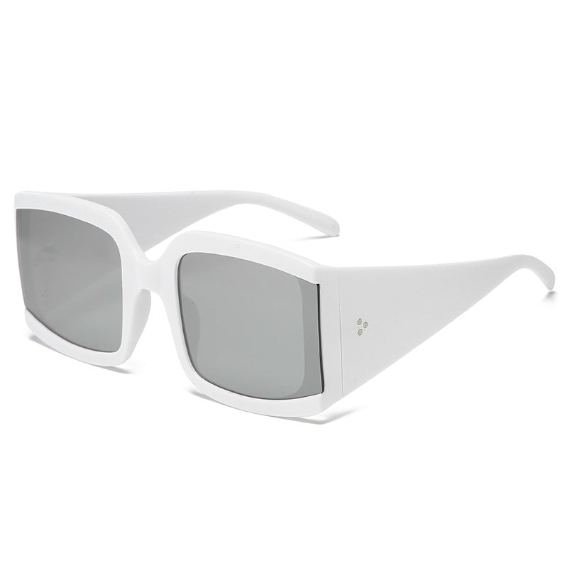 Dame oversized solbrille i moderne minimalistisk stil Skanto