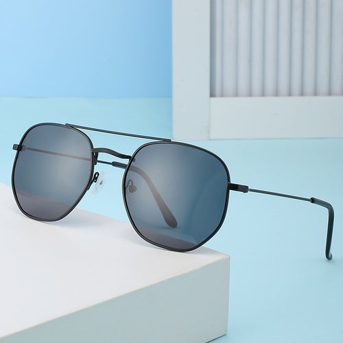 Dame solbrille med oval ramme og beskyttende gradientlinse Skanto
