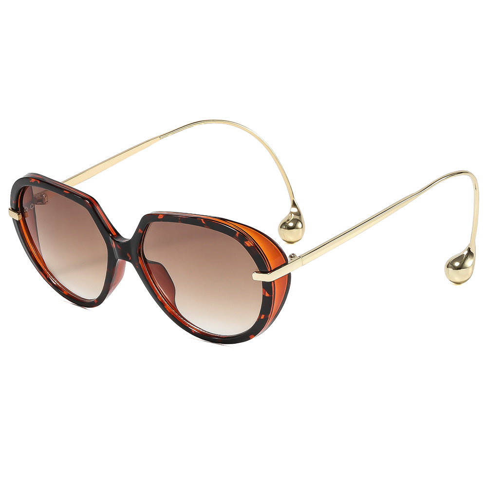 Women's Cat-Eye Sunglasses with Golden Details and Stylish Frame Skanto