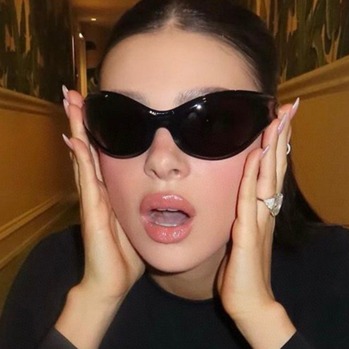 Women's sporty sunglasses with aerodynamic design Skanto