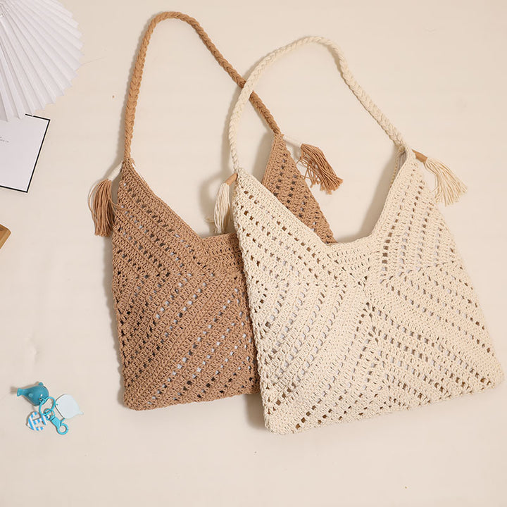 Handmade macrame shoulder bag with playful tassels Skanto