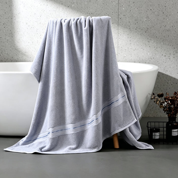 Høyverdig frottéhåndkle med elegant stripe detalj Skanto