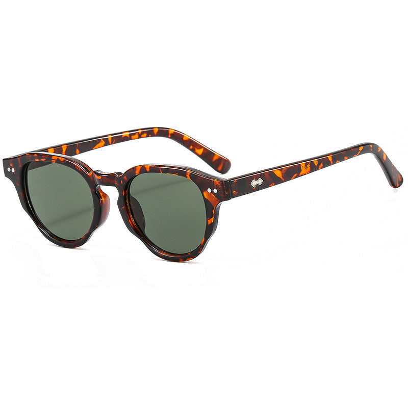 Dame modische solbrille med oval ramme og grønt glass Skanto