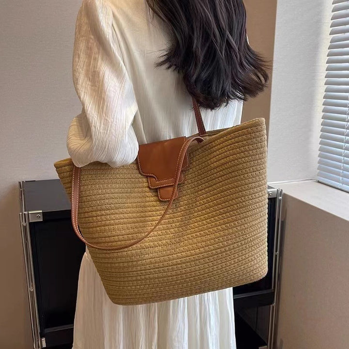 Large shoulder bag made of braided natural material Skanto