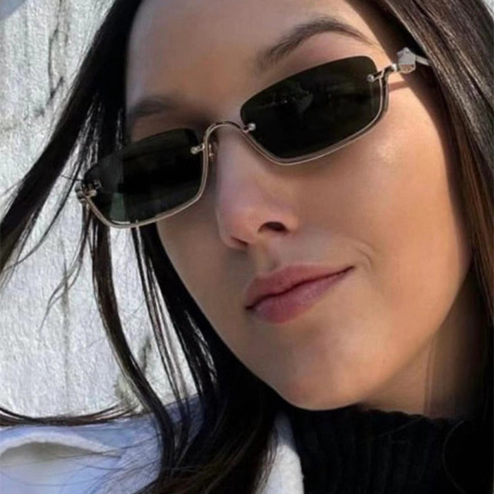 Dame firkantet solbrille med elegant metallramme Skanto
