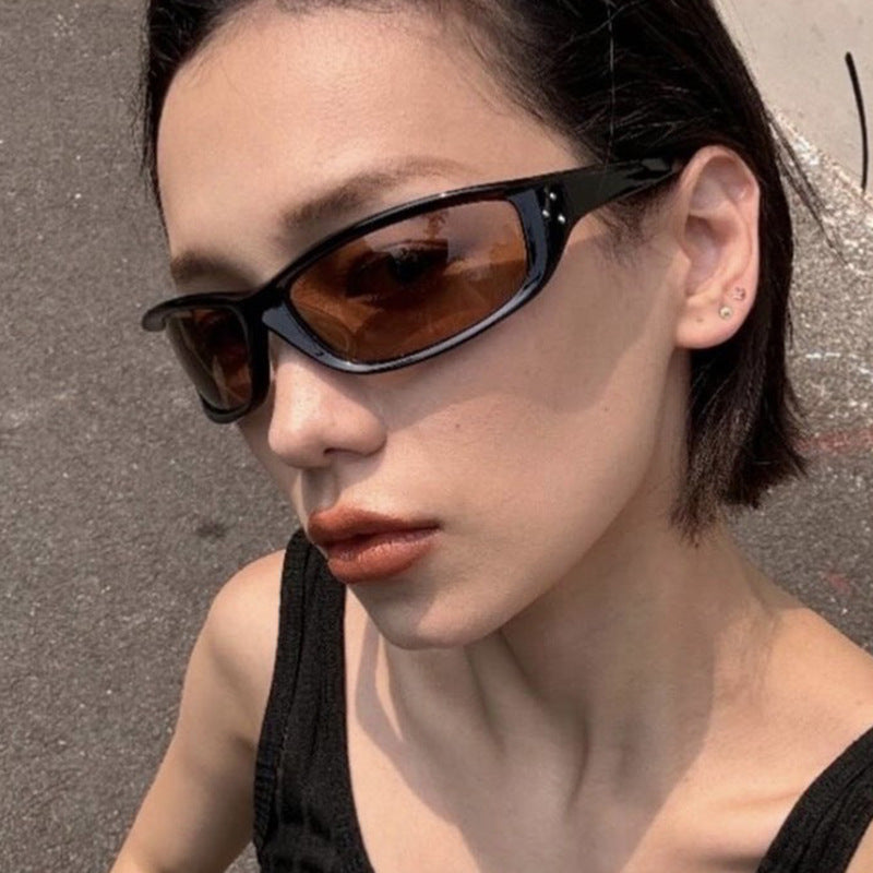 Women's Sporty Sunglasses with Ergonomic Frame and UV Protection Skanto
