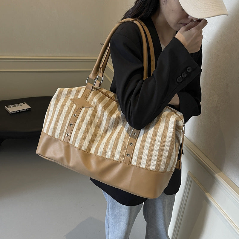 Elegant Sport-Duffle-Bag med Strukturert Overmateriale og Robuste Bærestropper Skanto