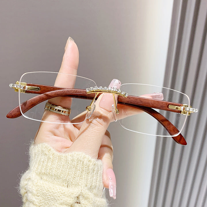 Dame elegant solbrille med unik ramme Skanto