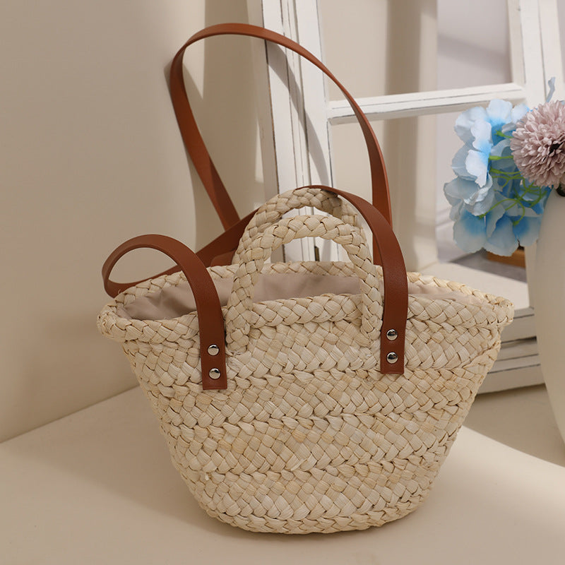 Handmade straw basket with solid leather handles Skanto