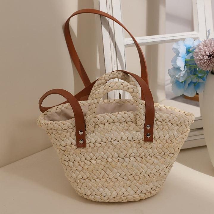 Handmade straw basket with solid leather handles Skanto