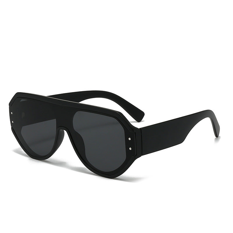 Dame fashionable oversized solbriller med bred ramme Skanto
