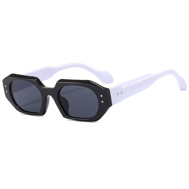 Dame moter solbrille i markant, åtte-sidet design Skanto