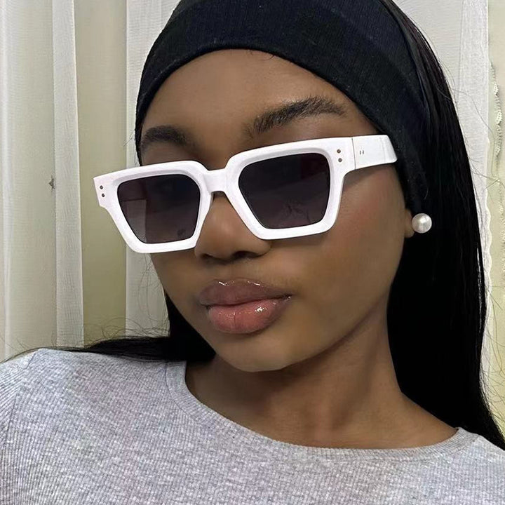 Women's Fashionable Sunglasses in Elegant Oversized Design Skanto