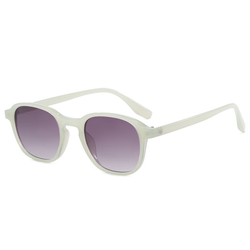 Dame moteriktig solbrille i oval design Skanto