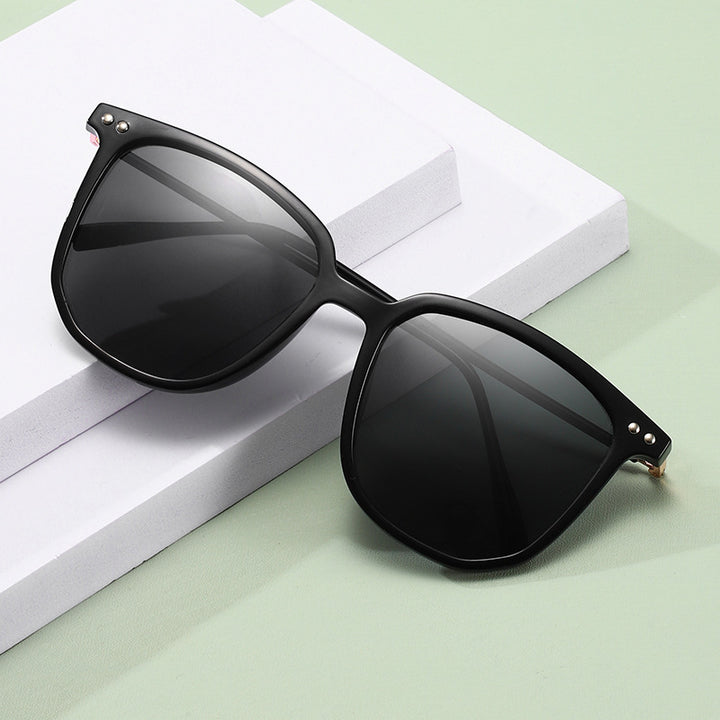 Dame moteriktig oversized solbrille med robust ramme og UV-beskyttelse Skanto